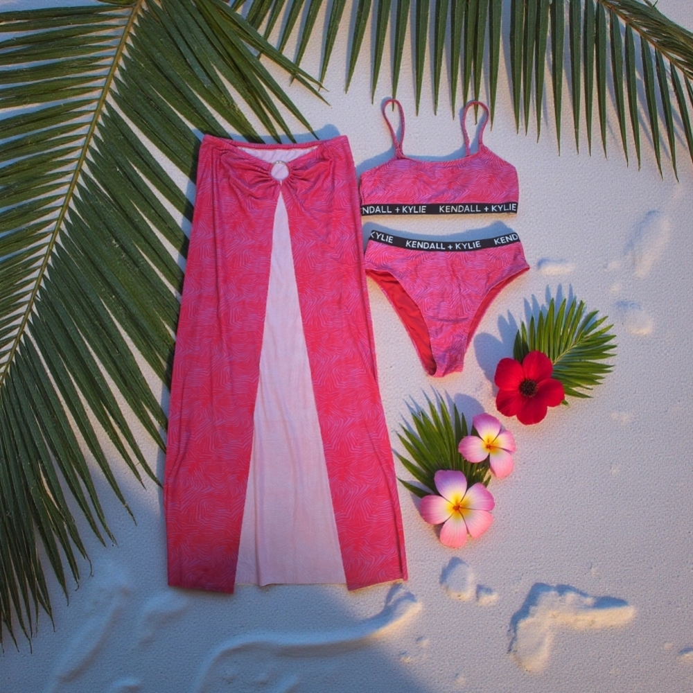 Pink Kendall + Kylie Bikini Set with Sarong‎ Highwaisted Hi Cut Size Lg BS99